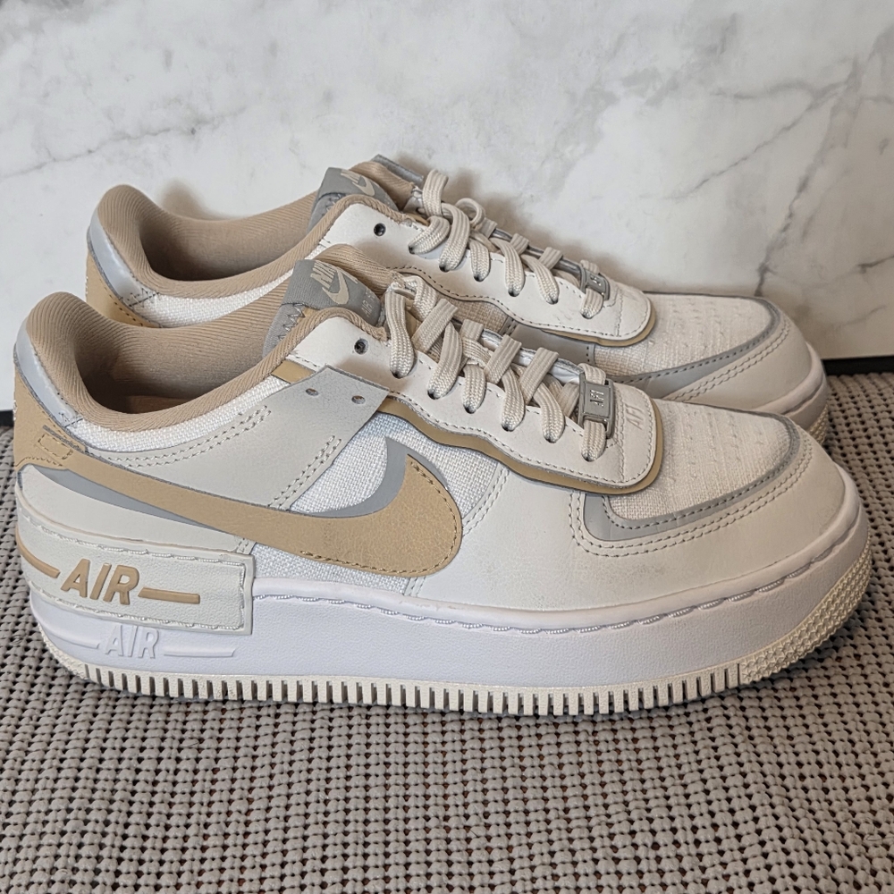 Nike Women's Athletic Shoes in Cream and Gray